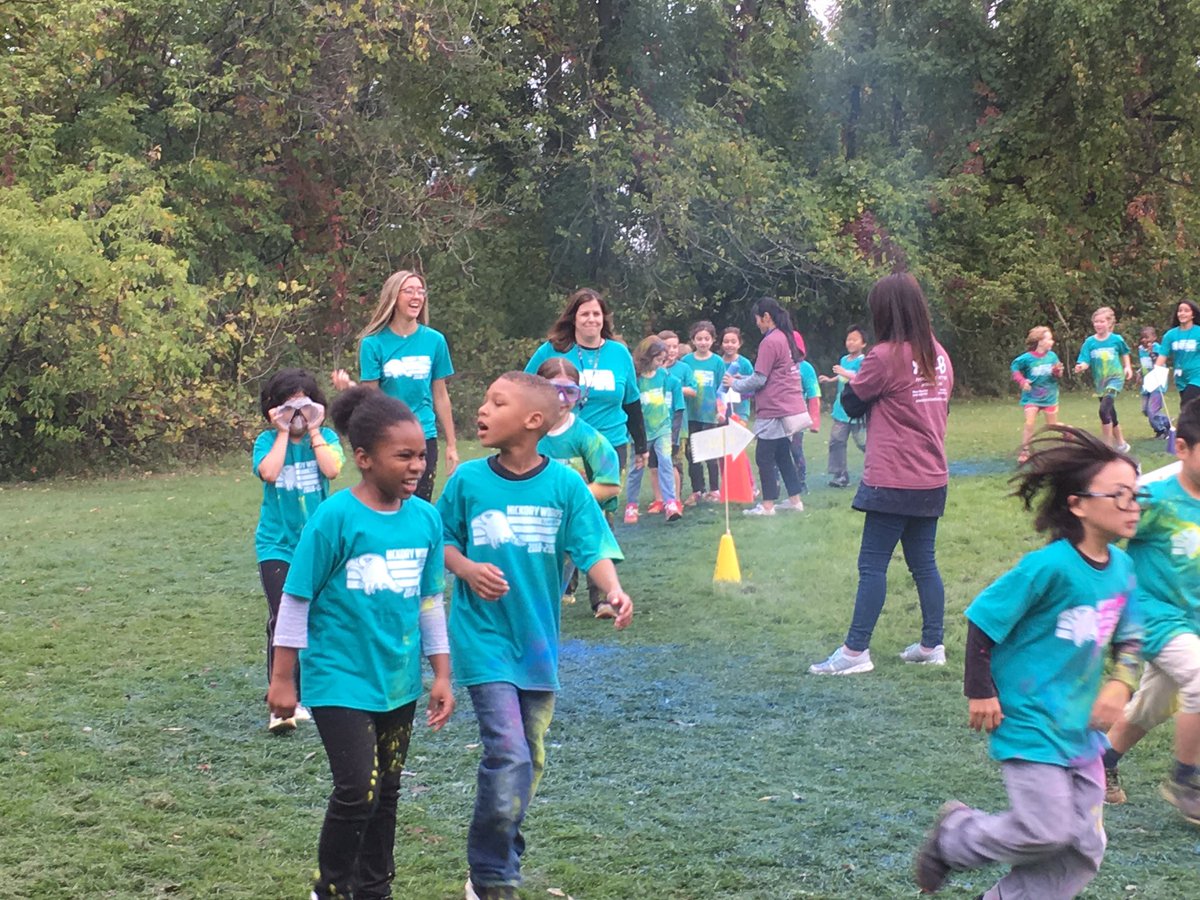 TheOfficialMrYu's tweet photo. And last but not least, the @HWE_Hawks 3rd grades turn for the Color Run!! #wleced @suzannekuhnhwe @MrsWeckHWE @MrsMurrayHWE https://t.co/NenngpF9rA