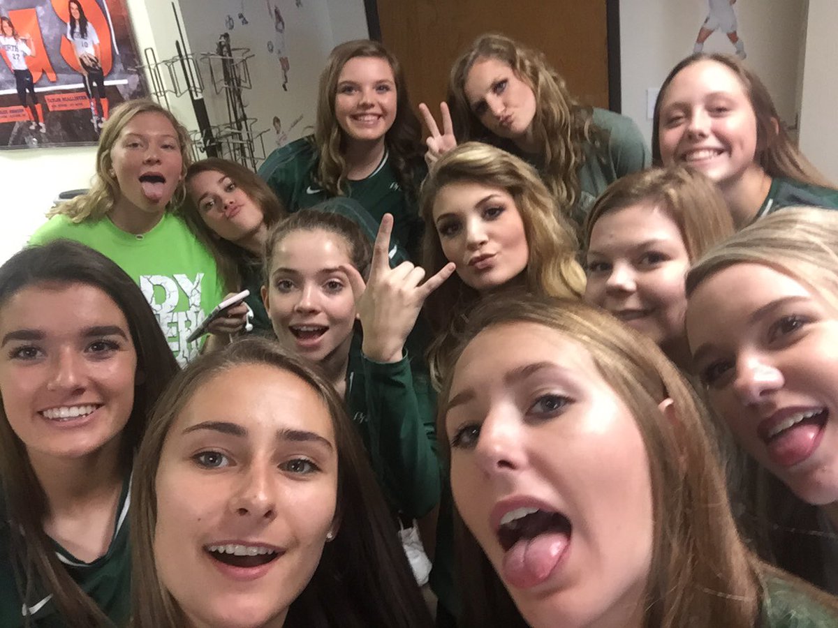 ellygrace54's tweet photo. Be in Van Alstyne tonight @ 4:30 to support! Fill the stands!🏐 https://t.co/IHNNKk93U5