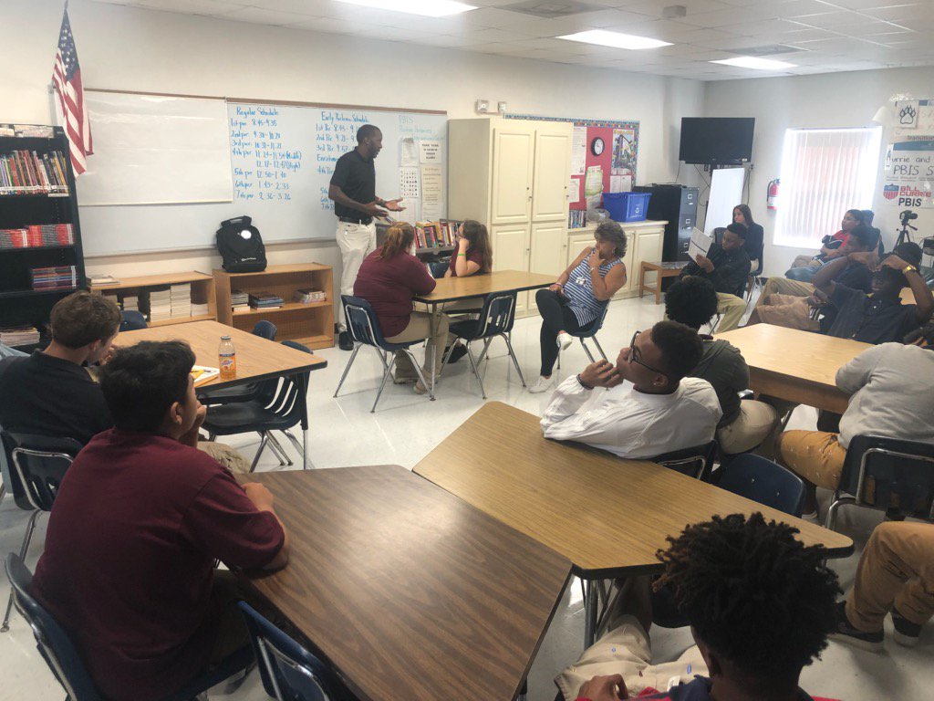 HCPSepic3's tweet photo. Tks @principalcoach1 @HollySaia 4 our traditional school success coaches visiting our Brandon EPIC students. Building relationships to support positive student transition. @Jeff_Eakins @graysonkamm @HCPSArea4 https://t.co/IwI4RdQ3OR