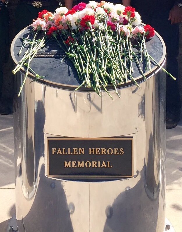 firechiefanf's tweet photo. We stand with our partners in the Antelope Valley @LANLASD to honor the service and recognize the tragic loss of Sgt. Owen 2 years ago today. #LASD #AV411 #SergeantSteveOwen #811GS https://t.co/2xysCHA3G9