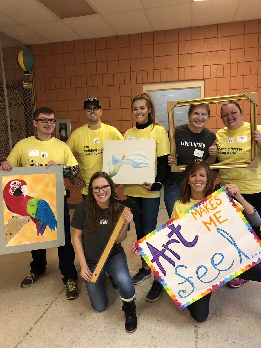 EY_JeffHenning's tweet photo. EY team showing our colors for Boys and Girls Clubs #eyconnectday #uwvolunteer #bgcsem https://t.co/PBposfJIYO
