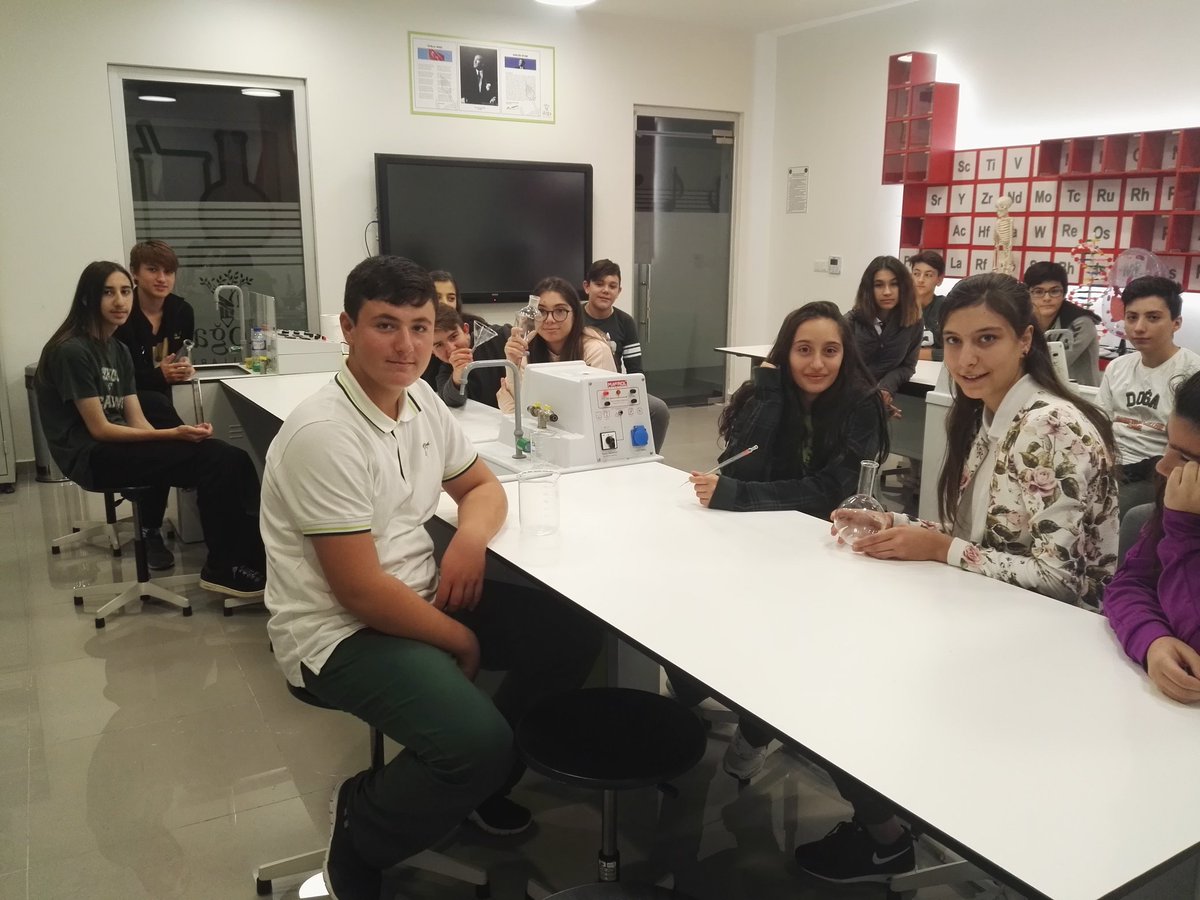 erenmuserref's tweet photo. @ibrahimturken Çanakkale Doğa Koleji 9. sınıf öğrencilerimizle laboratuvarı tanıdık. https://t.co/66IBFUwjel