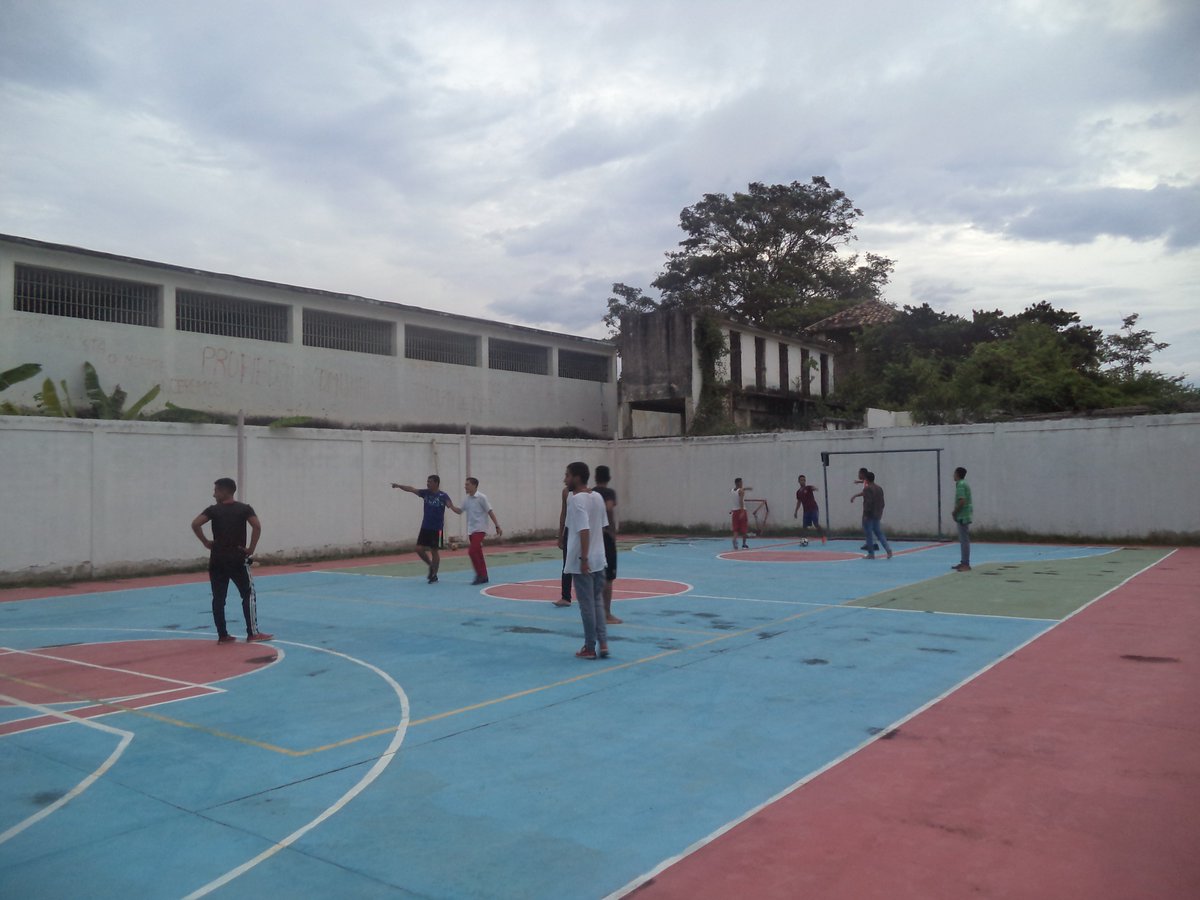 crsbarquisimeto's tweet photo. @crsbarquisimeto Práctica Deportiva con los Egresados Residentes y Destacamentarios #RevolucionPenitenciariaEnMarcha @irisvarela @65Leudi @NicolasMaduro @ler1972 @Rigoberto1975 @DGPOSOCCIDENTAL @POSPENITENCIARI https://t.co/A7w5I7YJhW