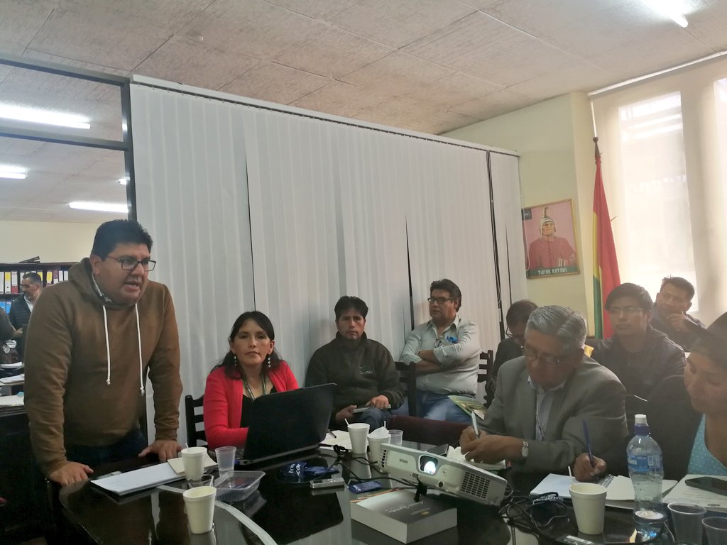 adelacussi1's tweet photo. Sen. Adela Cussi @adelacussi1   #CEPPII junto a la Sen. Sonia Churi organizan la Reunión de #SocializacióndeProgramasyProyectos #VDRA del @MDRyT con el objetivo de informar sobre su trabajo y  sus programas dentro el tema agropecuario #INAF #CRIAR2 #INSA #ACCESOS #PAR y #SENASAG https://t.co/rEIXsdUlOm