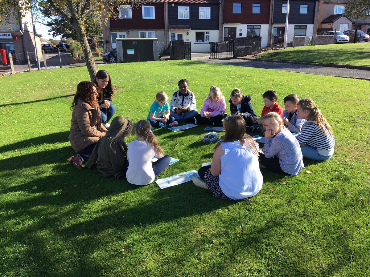 Mini Vinnies rosary club made the most of the beautiful weather and went outside to pray the rosary and reflect on the Joyful Mysteries. #CatholicSchoolsGoodForScotland #monthoftherosary #ssvdp #minivinnies