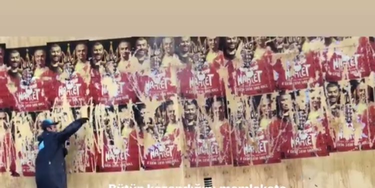 Afişler kirletsin bu şehri bırakın gidin suyla çıkaramadığınız hatalarınızı  temizleyin #beşiktaşbelediyesi