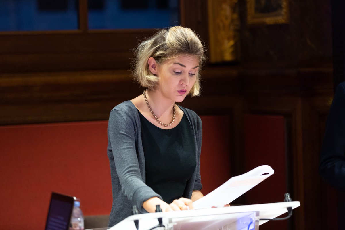 #NuitDuDroit2018 : jeudi 4 octobre 2018, le #Sénat ouvrait ses portes au  public à l’occasion du 60e anniversaire de la #Constitution du 4 octobre 1958. 
Au programme : lecture de cinq grands textes qui ont marqué l’histoire du Sénat. 
📷 Photos : © Sénat - Maël Voyer-Gadin