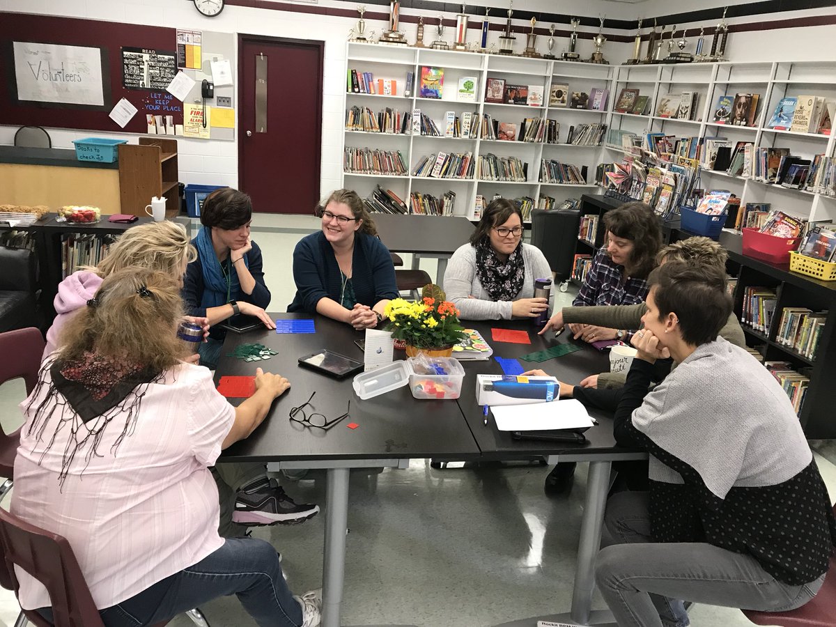 Krista_Warren's tweet image. Teachers thinking about math before school this morning. ❤️#collaboration #mathmindsets #WorldTeachersDay2018 #awesomestaff