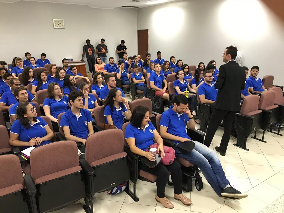 unaspht's tweet photo. Os alunos do programa Treinee, receberam um convidado na tarde de ontem para falar sobre o Hospital Adventista de São Paulo e suas experiências.
#HospitalAdventista #ProgramaTreinee #UNASPHT https://t.co/Zvt7SjzFde