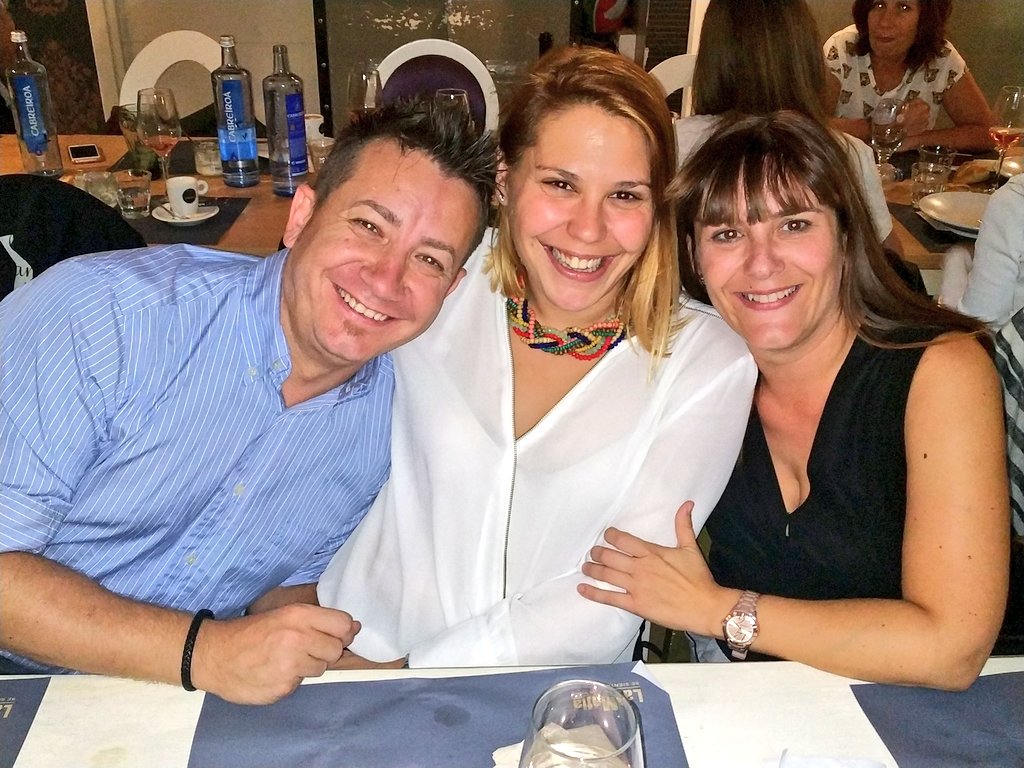 NettDigital's tweet photo. #NETTeam su esfuerzo, implicación, positividad y trabajo en equipo, hacen que se traduzca en grandes resultados, el cumplir los sueños de #TalentosDigitales mediante #BecaTALENTic #ComidaNETT https://t.co/4FWuvsHnzx