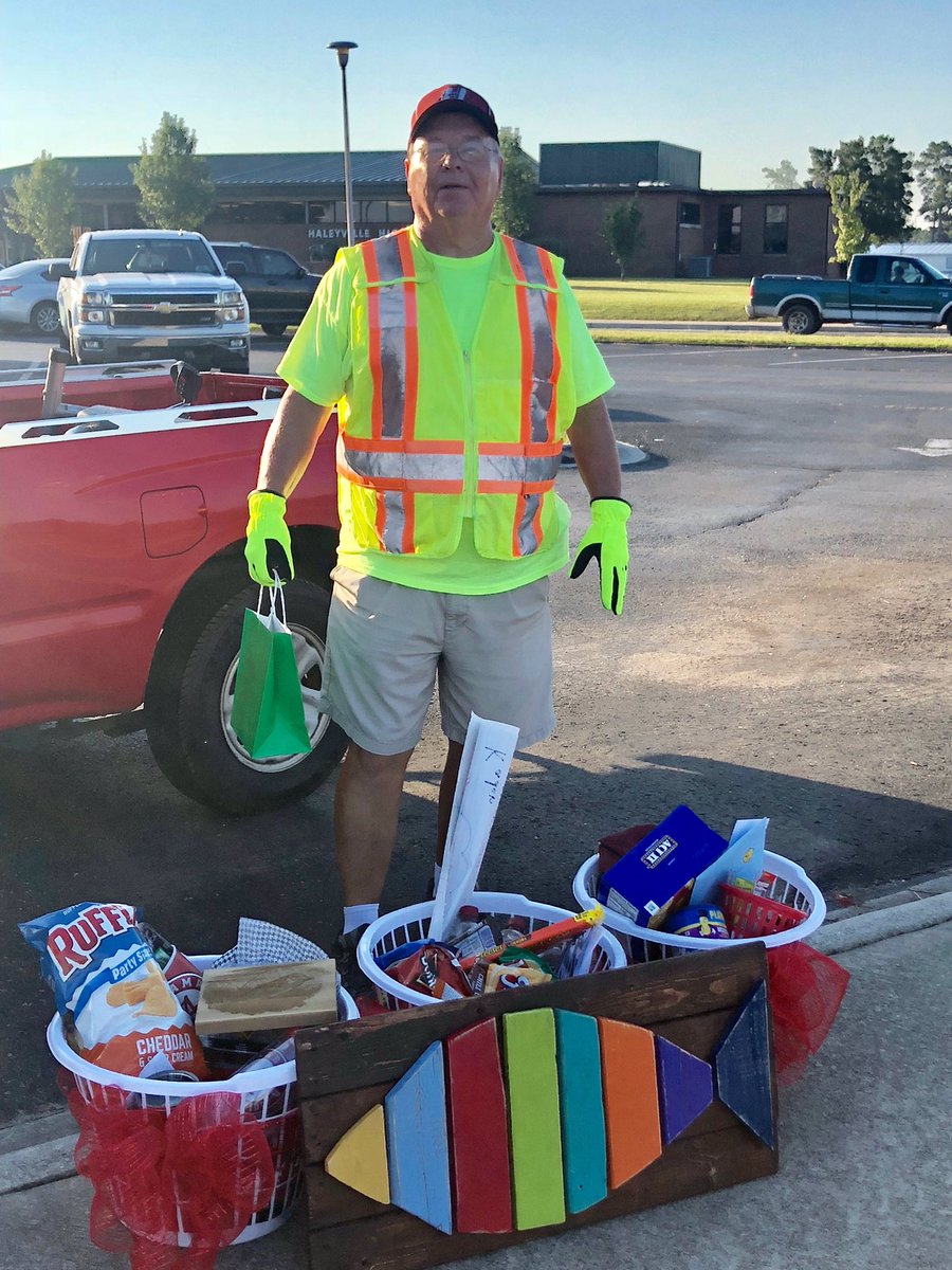 HaleyvilleLions's tweet photo. Thank you for all you do Mr. Mayhall. Your hard work and dedication to @haleyk12 doesn’t go unnoticed. #HHSROAR #HCSSLI https://t.co/RG6CnPVow7