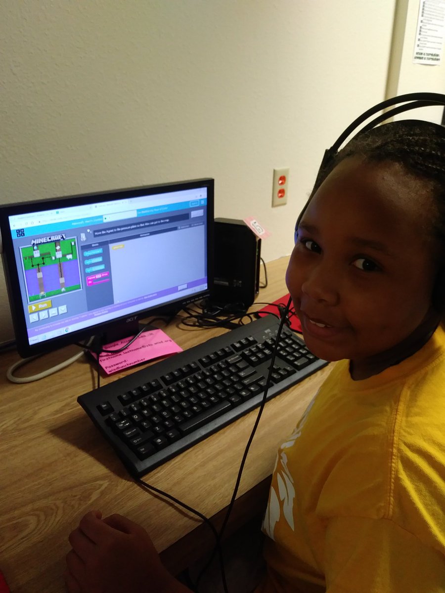 5McClain's tweet image. 4th grade having fun Coding in Computer this week. @hachienorthside #computerspecials #yourkidsourpurpose #hourofcode