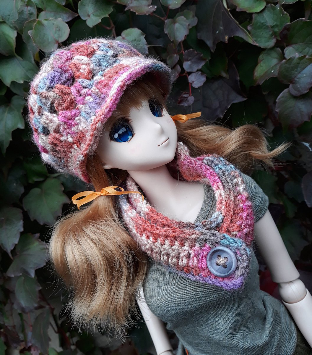 SaraScales2's tweet photo. Mirai in hat and scarf by me ♡ #Mirai #Smartdoll #Dannychoo #crochet #dolls #hatscarf #bysara #handmade #dollhats #autumn #pigtails @dannychoo @mirairobotics https://t.co/nESKWRd3Fb