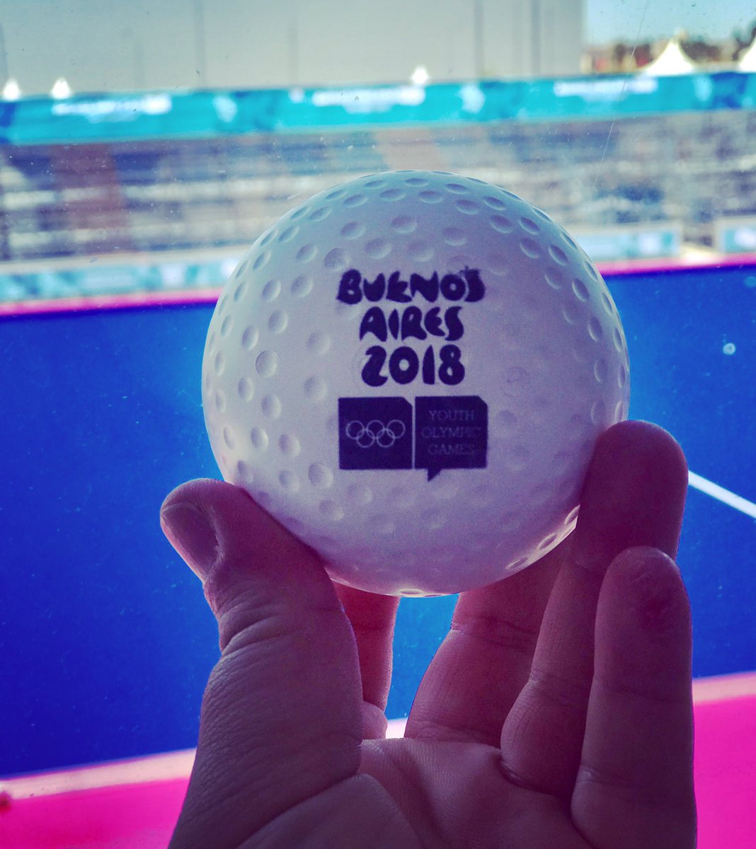 YOG #CountDown 
👋🏻 MEET THE BALL 👋🏻 #OlympicBall #YOG2018 #BuenosAires2018 #PahfTeams #YouthOlympicGames @fihockey
