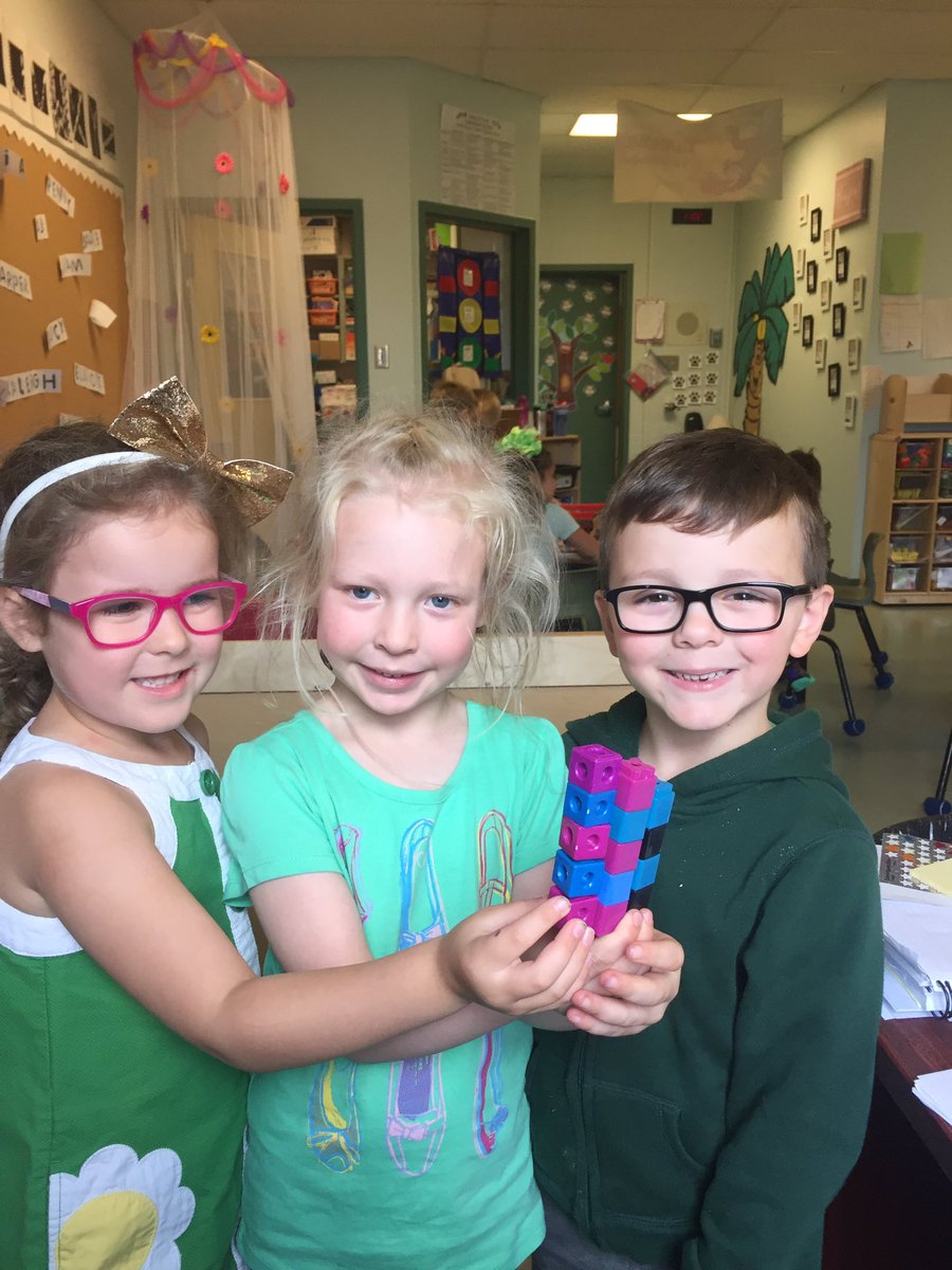 BCEMorrisEFI's tweet image. Learning “ plus que, moins que et même que” with name blocks. Who has “ plus que/more than?” #mathlesson