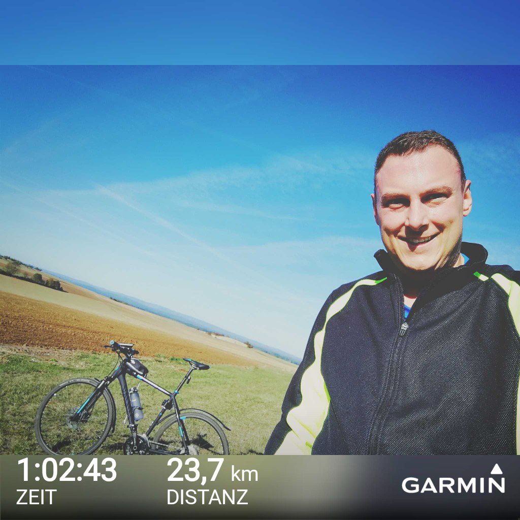 Projekt2stellig's tweet photo. Heute mal über Feld-, Wald- und Wiesenwege ohne auf die Zeit zu gucken. Geiles Wetter und einen tollen Ausblick 😎 https://t.co/rbrgjFsS4f