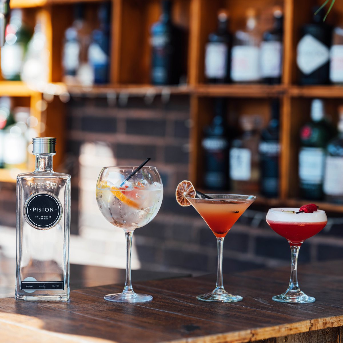 Piston Gin (@piston_gin) on Twitter photo What’s your Friday line up? What’s your Friday line up?