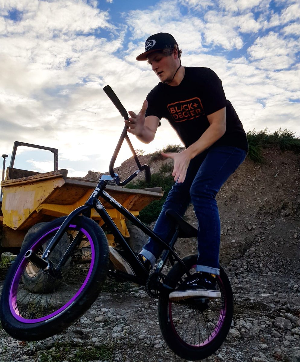 ExtremeOfficial's tweet photo. Barspins for days! @campeakebmx @BLACKANDDECKER  #anythingispossible #bmx #barspins #park #freestyle https://t.co/B1dK3bAbYN