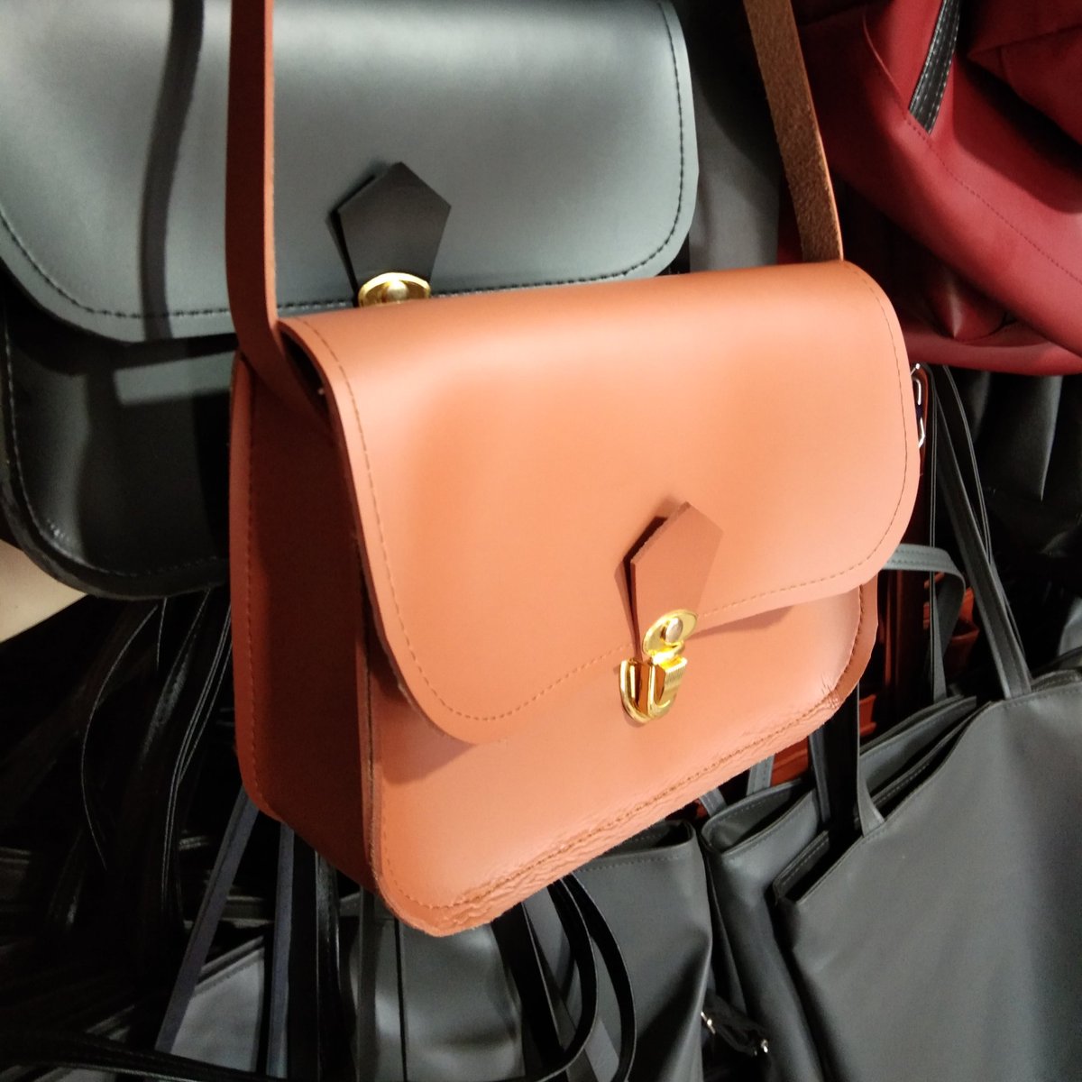 slingabagglosir's tweet photo. 22500/pcs minimal 1lusin
order bisa via
PIN ; D34E8943
W,A ; 089636656947
#slingbagkonveksi
#slingbags #tas #mumerbanget #taskorea #slingbag #slingbags #tasbatammurah #slingbagsurabaya #tasserut #slingbagjakarta #olshopindonesia #olshopsby #supliertas #supliertasmurah https://t.co/9dU1ZQvpwJ