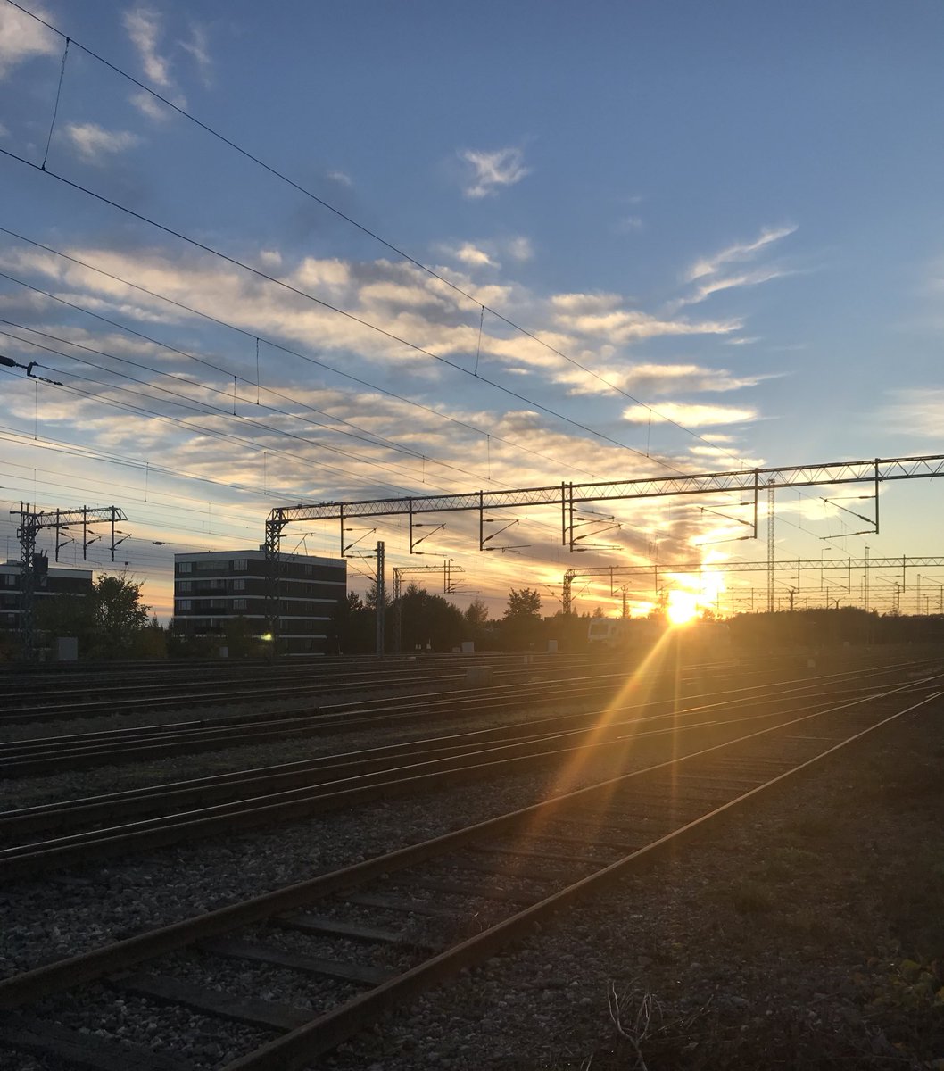 avriv_t's tweet photo. Jatketaan junailua taas maanantaina. Nyt viikonlopun viettoon. #pendelöijä #vrduuni https://t.co/O2yLRwF1nL