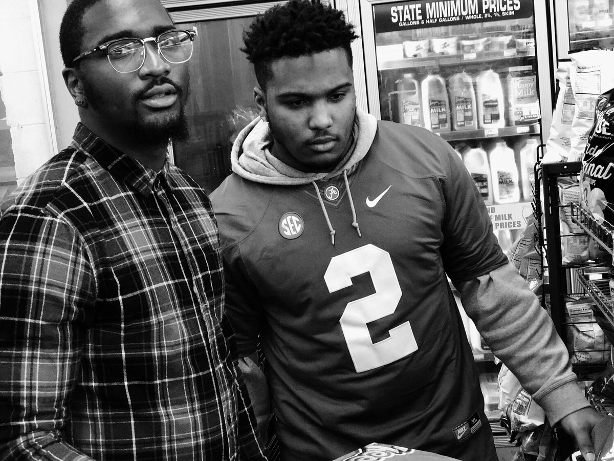 CoachYoung_MLK's tweet photo. Rest in peace to my dawg.. my brother.. THIS one hurt cause we was just kicking it in towers complaining bout the food and hoes... And we was just seconds from saving your life. Asking God, why he had to take you? Bro, you JUST turned 21..and now you gone? .. ๐ผ๐พ #RestEasyJB #E4JB https://t.co/5ixKIN2Gx7