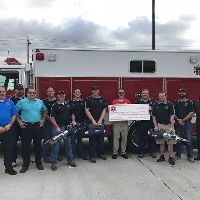 savinglives's tweet photo. We kicked off First Responders Month by acknowledging more than $71,000 worth of needed rescue and safety equipment awarded to greater Des Moines public safety organizations! #savinglives #firstrespondersmonth #firefighters #extricationtools #aed https://t.co/sEchMyQmVA https://t.co/mGrSICHVkC