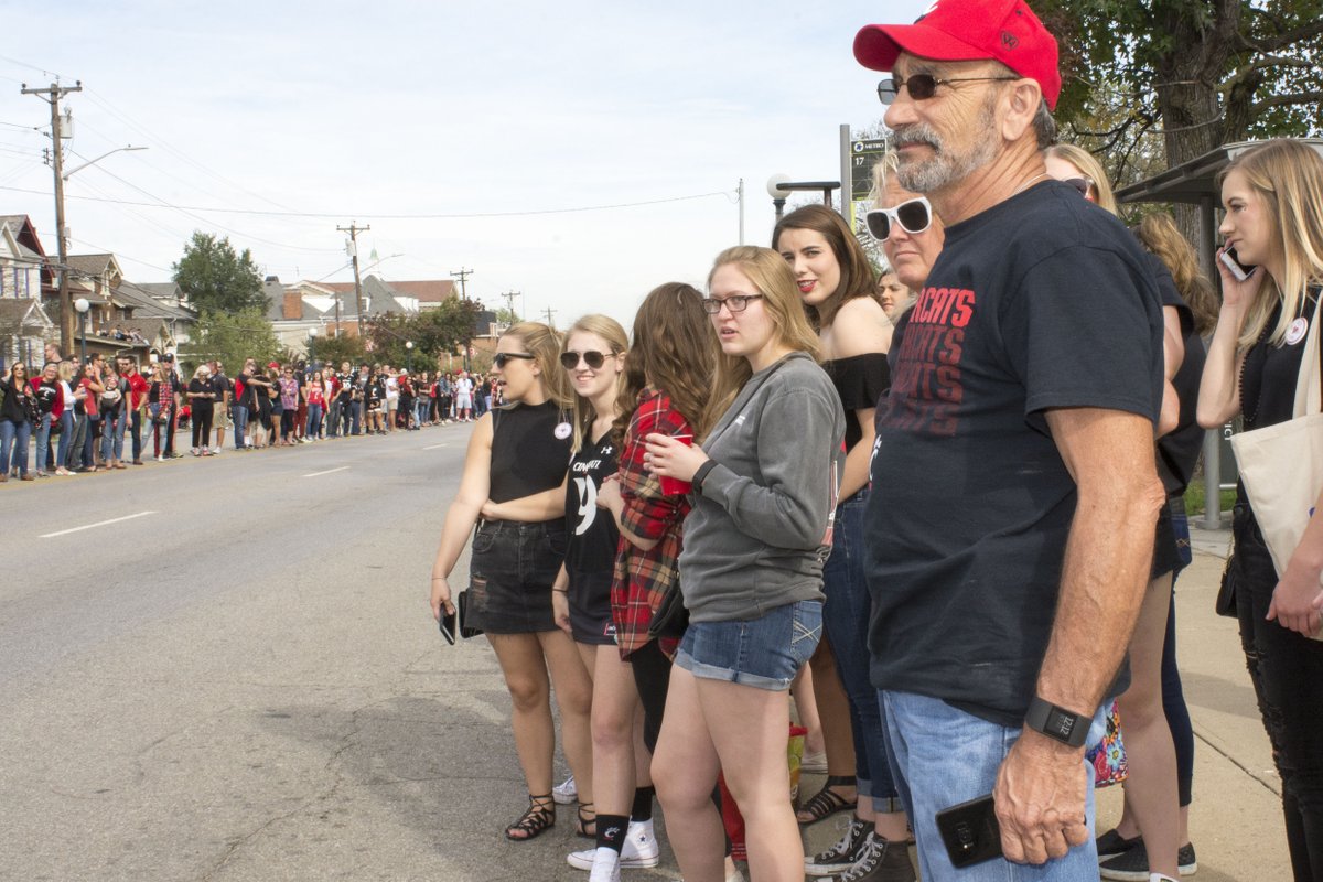 #UCHomecoming bright and early tomorrow! Parade starts at 8 a.m. on Clifton Ave. Plan ahead for street closures, which start at 7 a.m. #thyloyalchildren bit.ly/2OtpqXX