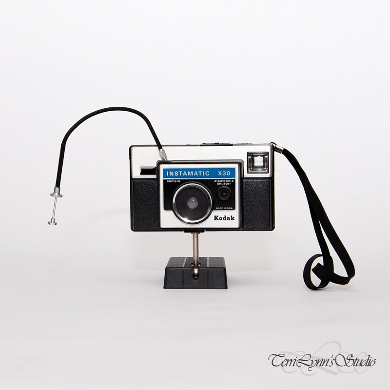 HoneyDropPhoto's tweet photo. Old school point and shoot camera! I hope everyone has a awesome Friday!

#terrilynnsstudio #camera #Carolinas #kodak #35mm #instamaticx30 #vintage #photographer #classic #photography #fortmill #Charlotte #October #friday #fun #laurelportraitstudio https://t.co/o3LdQht6Sw