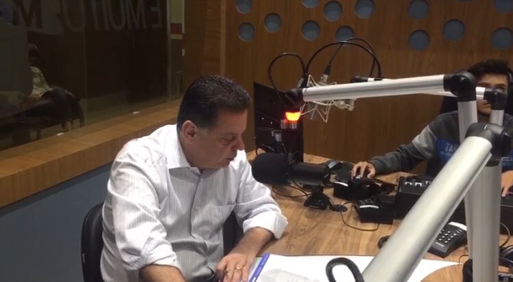 sigamarconi's tweet photo. Na manhã desta sexta-feira (5) Marconi esteve nas rádios Manchester e Imprensa no município de Anápolis. O ex-governador segue em ritmo acelerado cumprindo todos os seus compromissos e levando as propostas da Coligação Goiás Avança Mais por todo Estado.
#VotoMarconi456 https://t.co/oxVjmwenI5