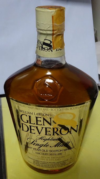 大好きすぎるデヴェロン君のロングボトルタイプじゃないのを買ってしもうた。でも明らかにシェリーっぽい、しかもフィニッシュどころじゃない色。果たして… 