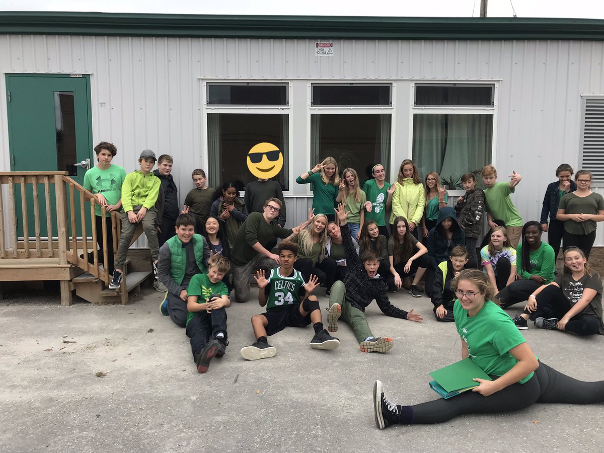PrimroseES1's tweet photo. Grade 8 students showing support for Cerebral Palsy. #CerebralPalsy #greenshirtday #ianrocks #pumasrock https://t.co/nLiM5dTIGS