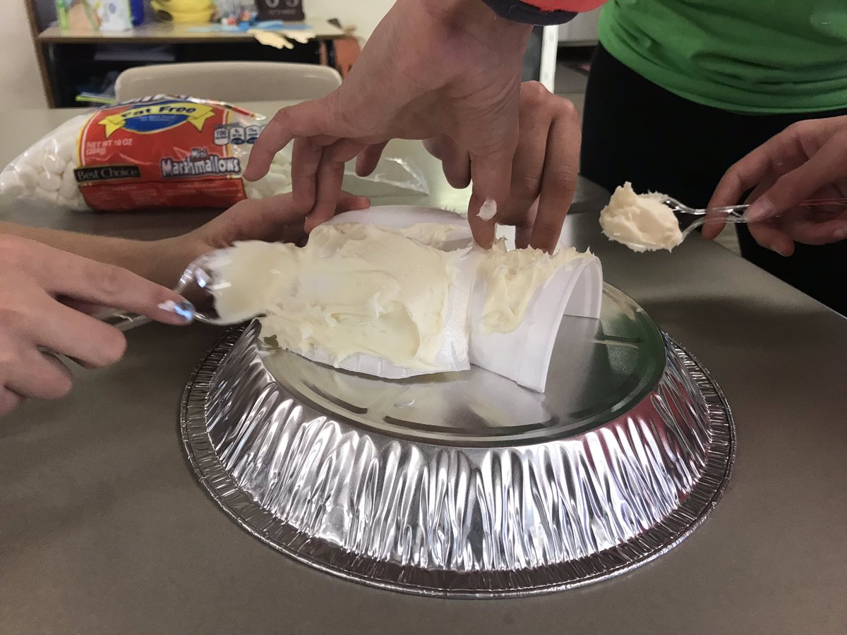 Kelly_Smith_MPS's tweet photo. @Kelly_Smith_MPS STEM project using 4 items. Show me what you can do. Collaborations in small groups. We can try this....or what do you think about this? #nativeamericanunit #arctic
#stayproductive #maywoodpride https://t.co/CXSvaTHPNC