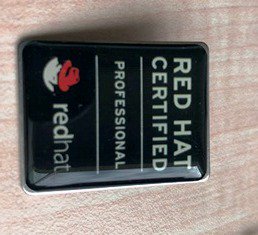 Acad_IT's tweet image. Un regalo de @redhatcl para nuestros Académicos Certificados 👏👏👏.