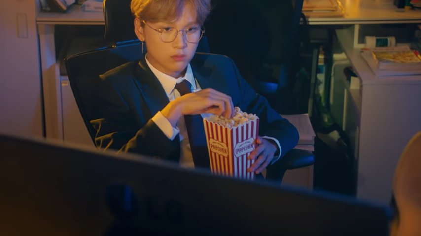 preciwoo1117's tweet photo. #nct127 #haechan #IrregularOffice https://t.co/AO7xdqF7ZF