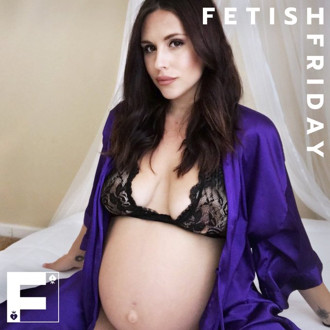 NEW BLOG - Fetish Friday: Pregnancy. ow.ly/1GC430m4snK. pic.twitter.com/7Wu...