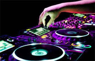 masterfm_es's tweet image. Tu momento preferido de la tarde ya está aquí. Todas las tardes de 18h a 22h con los mejores éxitos del momento junto a #FranSanchez. Ya sabes que la música nunca acaba en #MasterFM. #Formulamaster