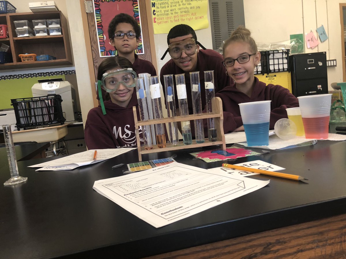 MS101_Bronx's tweet photo. Our Scientists in class 702 worked with Ms. Goins and Ms. Tricoli on the Rainbow Lab!  #ms101 #making8great @District8Supt https://t.co/uHdrlxtnMM