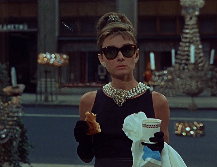 ClassicalCinema's tweet photo. On this date in 1961, Breakfast at Tiffany's premiered in New York City, starring Audrey Hepburn as Holly Golightly and George Peppard as Paul Varjak. 

The film won 2 Academy Awards: Best Original Score and Best Original Song https://t.co/pacfctCpCw