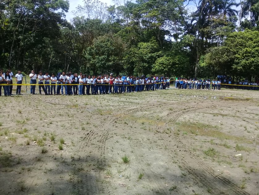 BomberosTena's tweet photo. Segundo dia de demostracion en trabajo bomberil esta vez la #UEJuanXXIII https://t.co/t4g1byj6Ph