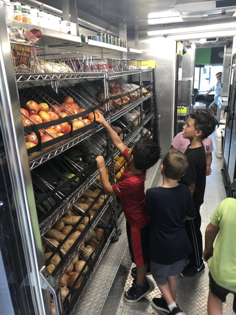 ComalFIT's tweet photo. It’s October which means it’s time for #FarmFreshFridays in Comal ISD! @MES_Lions exploring the @safoodbank #MobileMercado and taste testing farm fresh mushrooms! @ComalISDCN #ChefMario #HealthiestSchools #wholechild @cisdnews https://t.co/bKRwSa9kqS