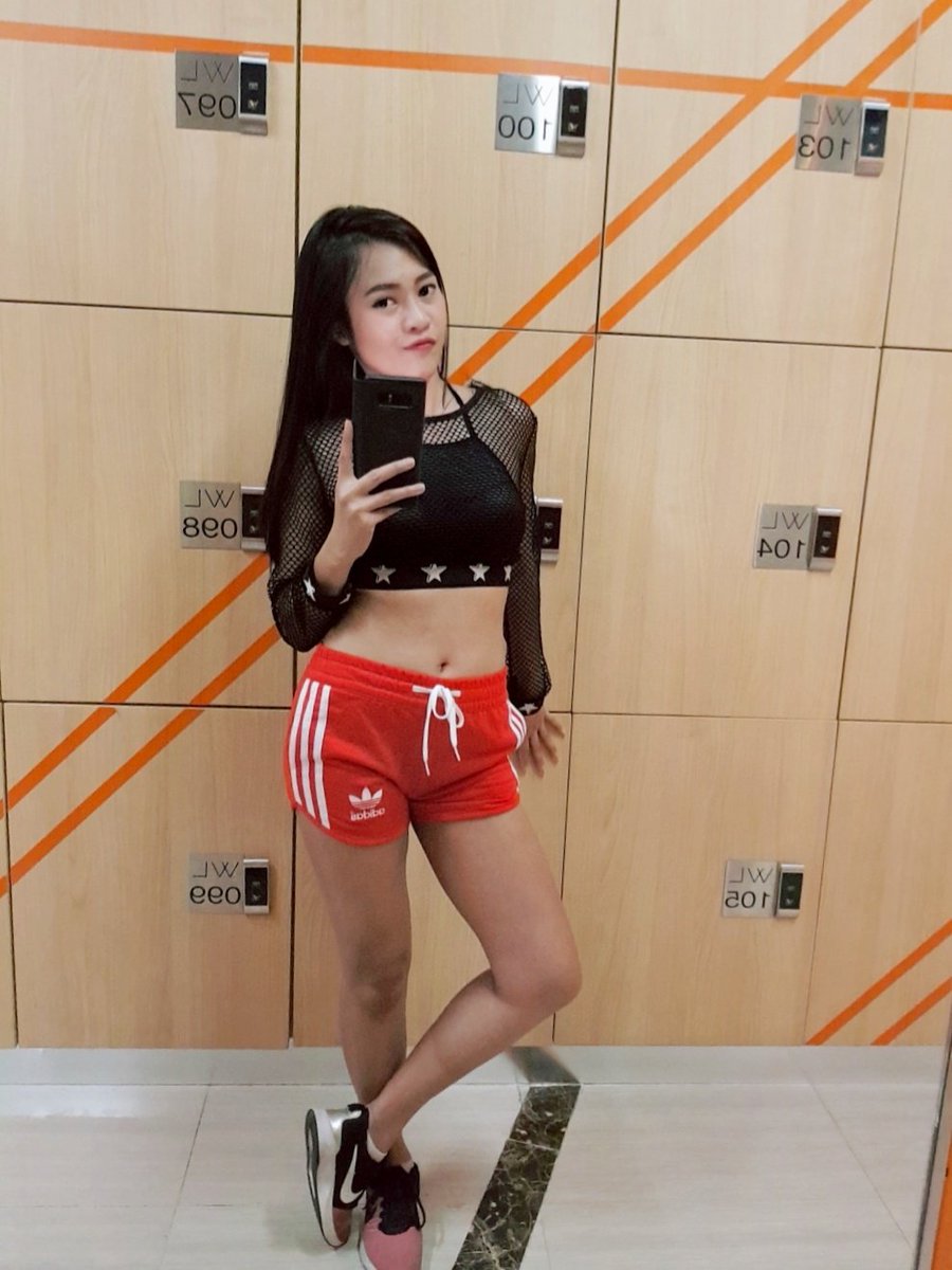 JKraikong's tweet image. Focus..Zumba or Selfie ?? 😅🤳📸..🔊💃 #Junestyle #Junelife