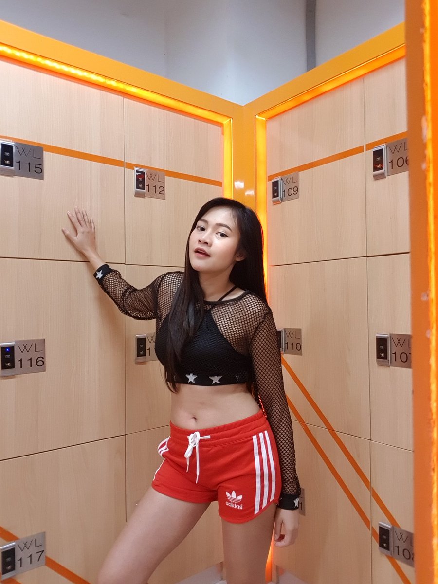 JKraikong's tweet image. Focus..Zumba or Selfie ?? 😅🤳📸..🔊💃 #Junestyle #Junelife