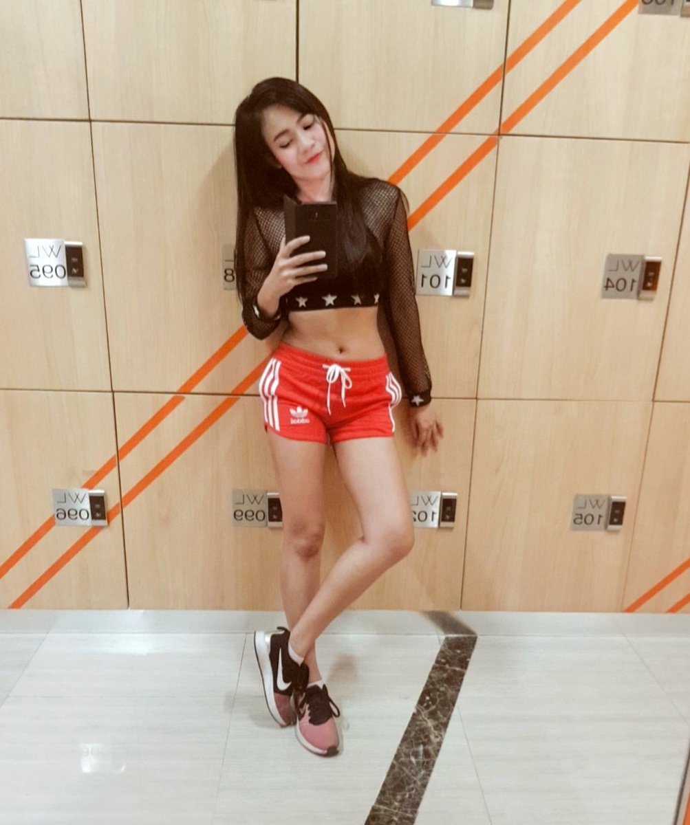 JKraikong's tweet image. Focus..Zumba or Selfie ?? 😅🤳📸..🔊💃 #Junestyle #Junelife