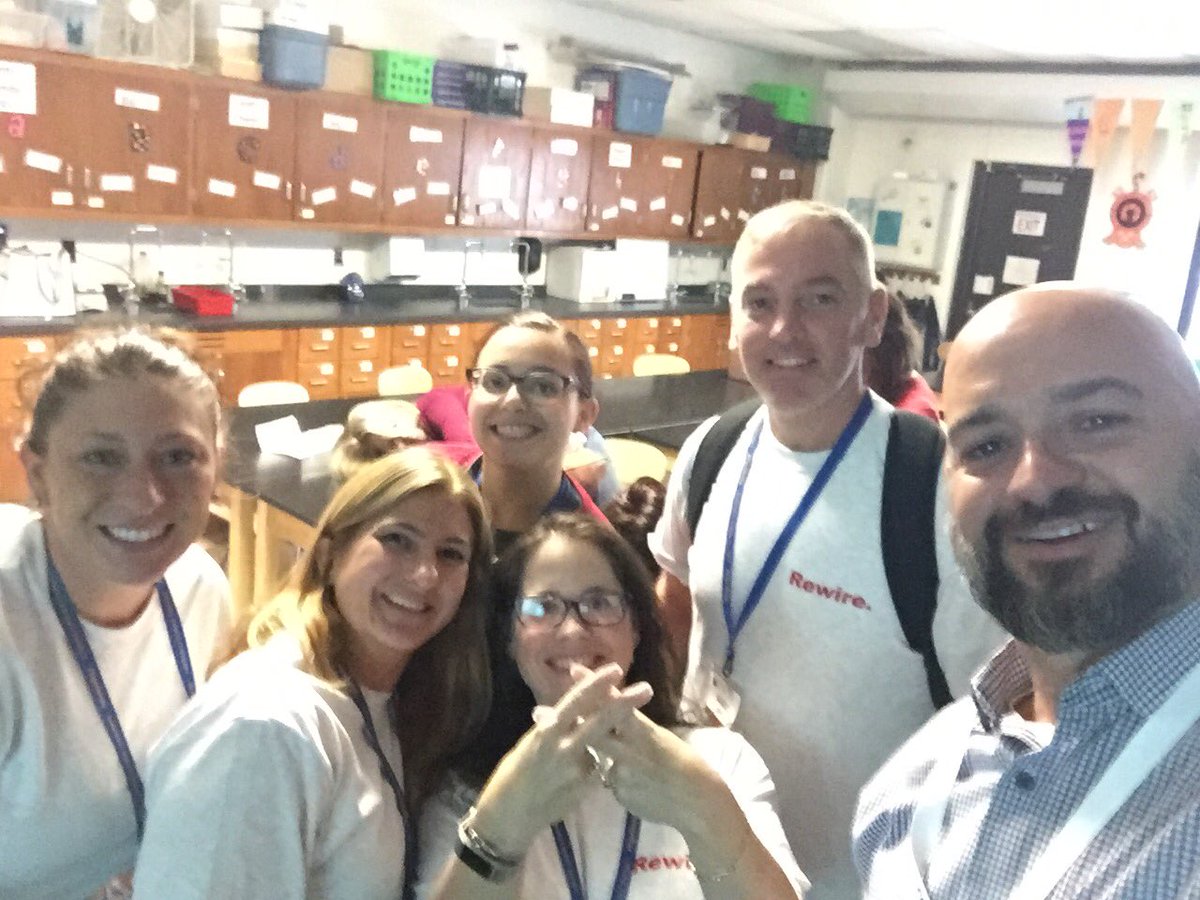 Talking the 4Cs with Bobby Dodd from West...I mean Ohio! #Rewire <a href="/OnCourseK12/">OnCourse Systems K12</a> #WeB4Me <a href="/lalphabet16/">lalphabet16</a> <a href="/misstraina/">Sam Traina</a> <a href="/MrMathTES/">Marc Miller</a> <a href="/bobby__dodd/">Bobby Dodd</a> <a href="/MissColaOMS/">Nicole Marincola</a>