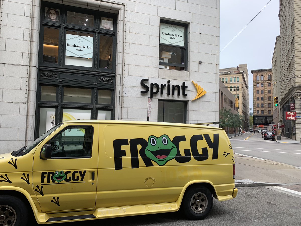 radiofroggy's tweet photo. Froggy live from @SprintStore7439 in Market Square until 1pm! Chance to win a trip to #CMAawards in Nashville!!! #SprintToTheCMAs #SprintBackstage https://t.co/X7OJf1uExD