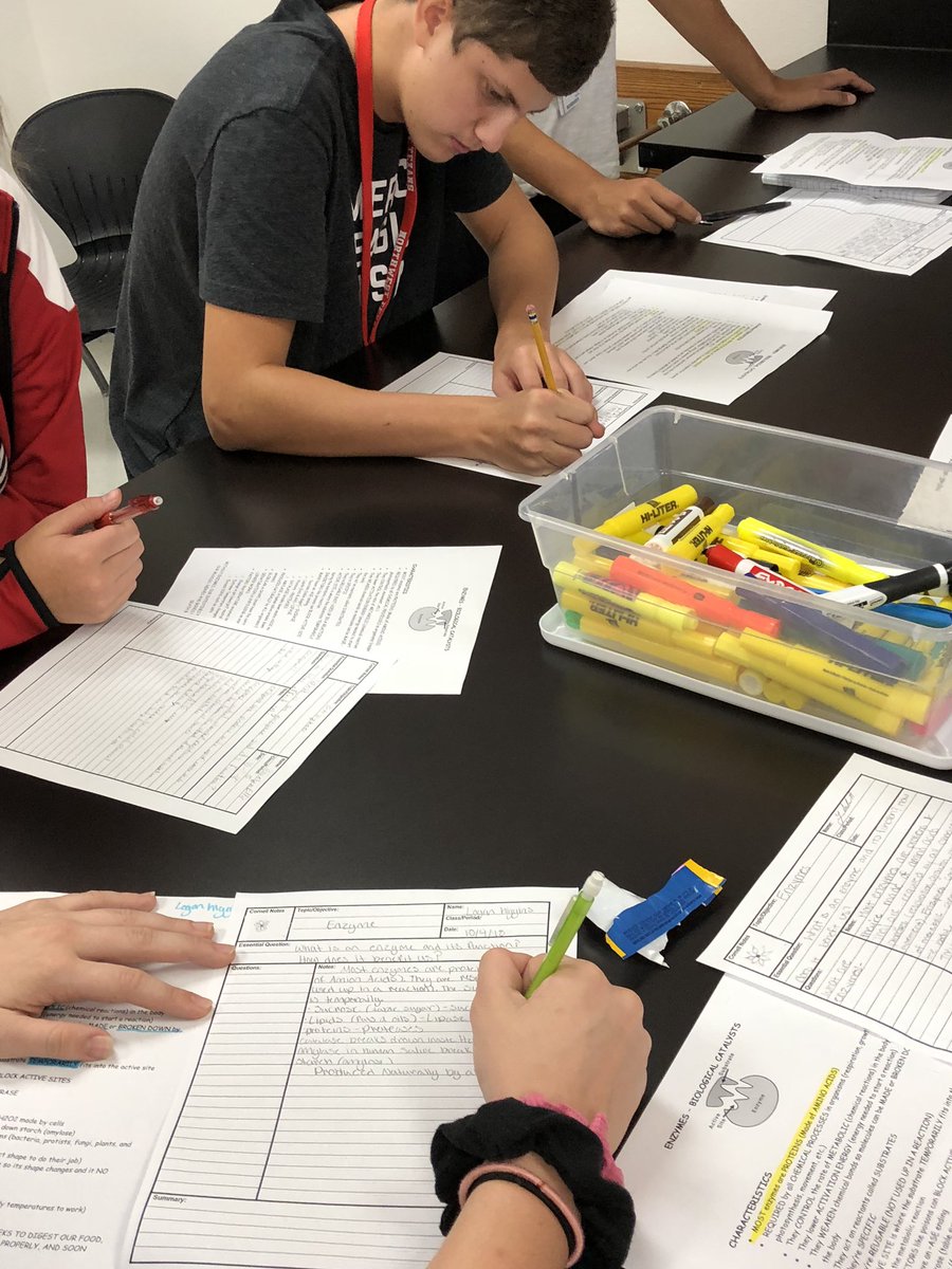 CoachWilliams01's tweet photo. stop 🛑 COLLABORATE 👯♀️ and listen 👂🏼 these kiddos are using their #AVID strategies to get their c-notes done and discuss some food labels!! #WD2306 @julieb_dodson https://t.co/ZX6SerTh2H