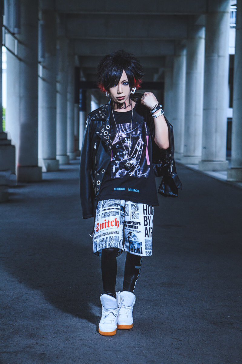 _VKholic_'s tweet photo. #TrntyDcode's new look 
+ new single 「[HELL]hound」 to be released on November 14th

Vo. #Kai
Gt. #SHiO
Ba. #MST
Manip. #39

#vk #vkei #visualkei https://t.co/amxwuUjC0r