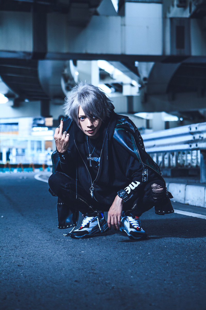 _VKholic_'s tweet photo. #TrntyDcode's new look 
+ new single 「[HELL]hound」 to be released on November 14th

Vo. #Kai
Gt. #SHiO
Ba. #MST
Manip. #39

#vk #vkei #visualkei https://t.co/amxwuUjC0r