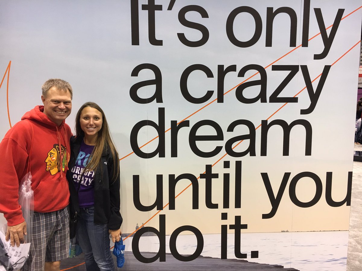 MarinkoAmanda's tweet photo. Getting pumped for Sunday! #ChicagoMarathon #AbbotWMM #Excited https://t.co/qG99gnMXkE