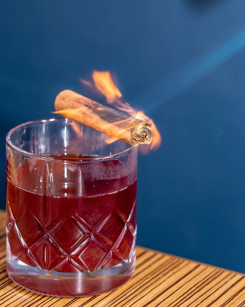 EtchFood's tweet image. Up in Flames
.
@stevenxedwards
#etch #SeptemberMenu #cocktail